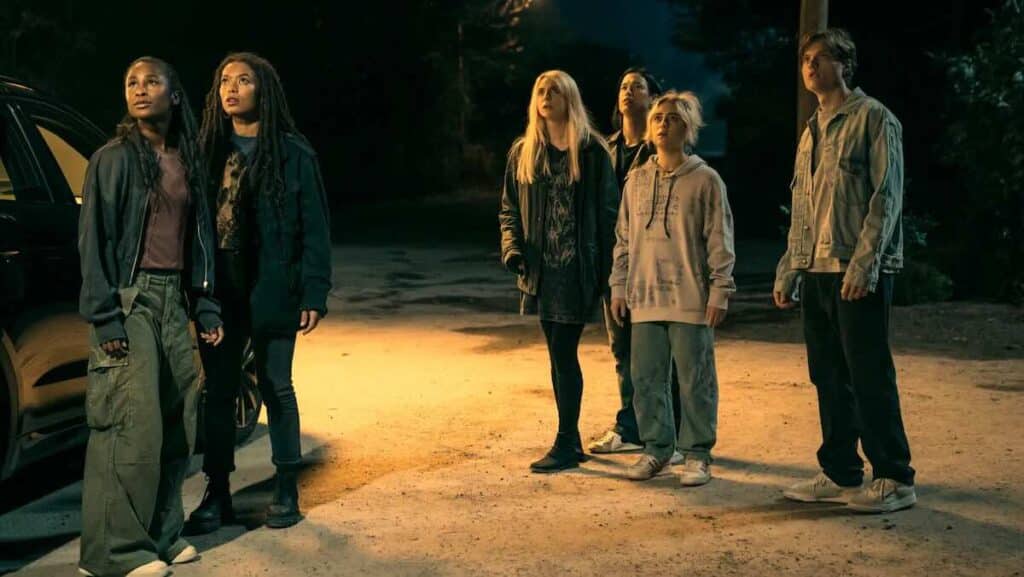 『ジェン・ブイ』最終回に出演するキーヤ・キング(アナベス役)、ジャズ・シンクレア(マリー役)、マディ・フィリップス(ケイト役)、デレク・ルー(ジョーダン役)、リゼ・ブロードウェイ(エマ役)、エイサ・ジャーマン(サム役)