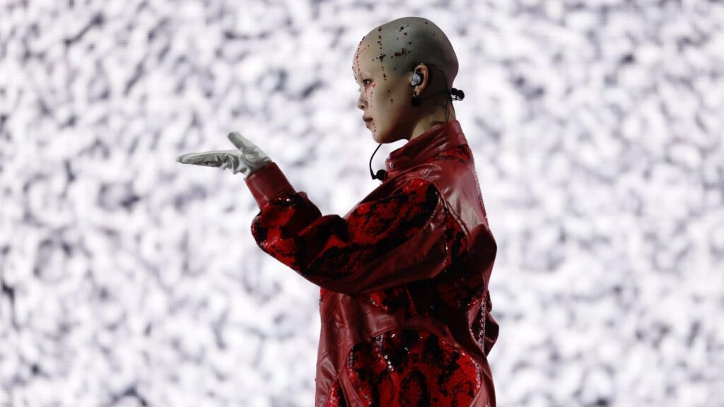 2025年のコーチェラでパフォーマンスを披露したXGのCOCONA 写真：Frazer Harrison/Getty Images for Coachella