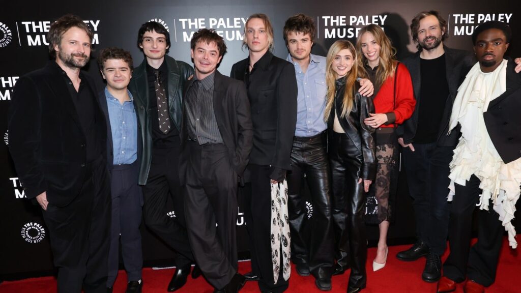 『ストレンジャー・シングス』キャストとクリエイターのダファー兄弟　写真：Mike Coppola/Getty Images