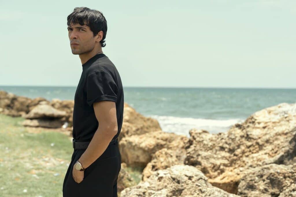 ディエゴ・カルバ、プライムビデオドラマ『ナイト・マネジャー』シーズン2より