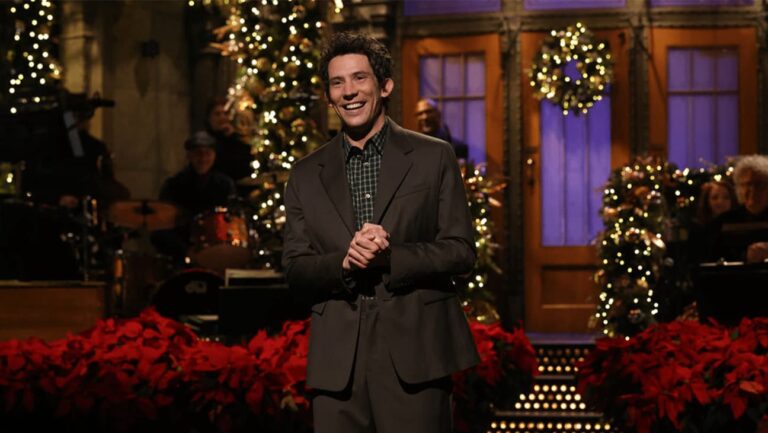 米テレビ番組『サタデー・ナイト・ライブ』のホストを務めたジョシュ・オコナー 写真：Will Heath/NBC