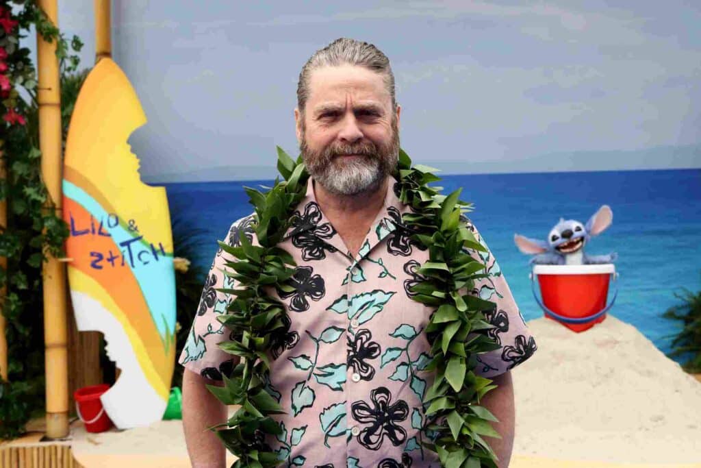 ザック・ガリフィアナキスとスティッチ、『リロ＆スティッチ』ワールドプレミアにて