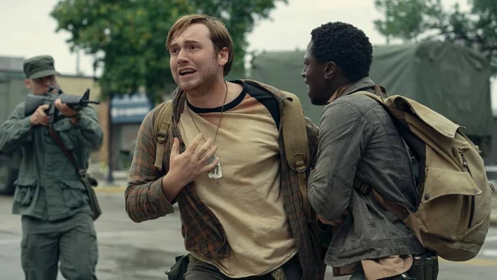 クーパー・ホフマン、デヴィッド・ジョンソン、『ザ・ロング・ウォーク(原題:The Long Walk)』より 写真:Murray Close/Lionsgate/Courtesy Everett Collection