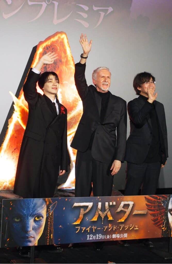 左から宮世琉弥、ジェームズ・キャメロン、山崎貴 写真:The Hollywood Reporter Japan