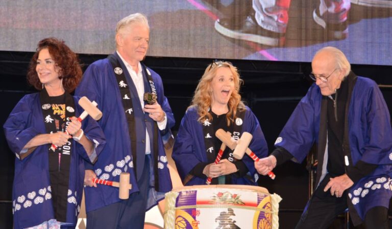 左からクローディア・ウェルズ、トム・ウィルソン、リー・トンプソン、クリストファー・ロイド　写真：The Hollywood Reporter Japan