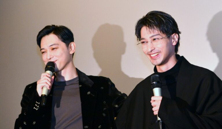 吉沢亮（左）と、横浜流星　写真：The Hollywood Reporter Japan