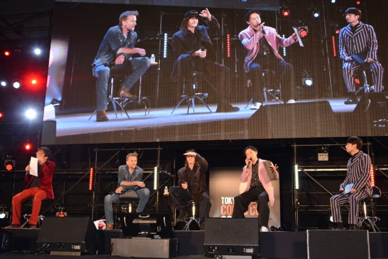 ショーン・パトリック・フラナリーとノーマン・リーダスのステージ　写真：The Hollywood Reporter Japan
