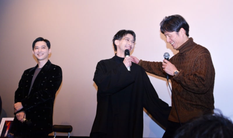 左から吉沢亮、横浜流星、李相日監督 写真:The Hollywood Reporter Japan
