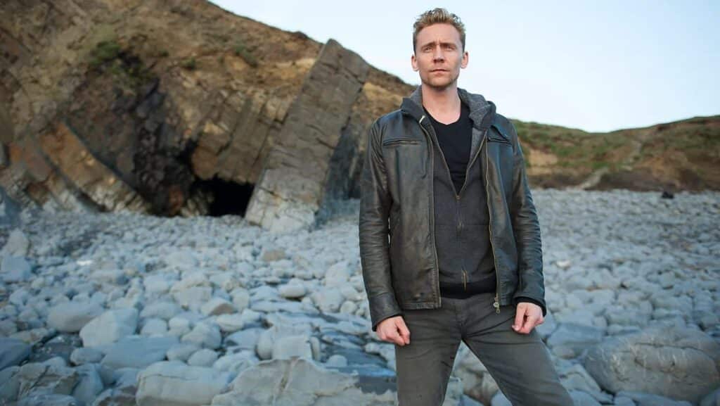 トム・ヒドルストン、『ナイト・マネジャー』より 写真：BBC/The Night Manager Ltd