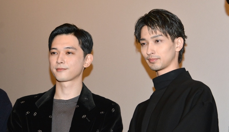 吉沢亮(左)と、横浜流星 写真:The Hollywood Reporter Japan