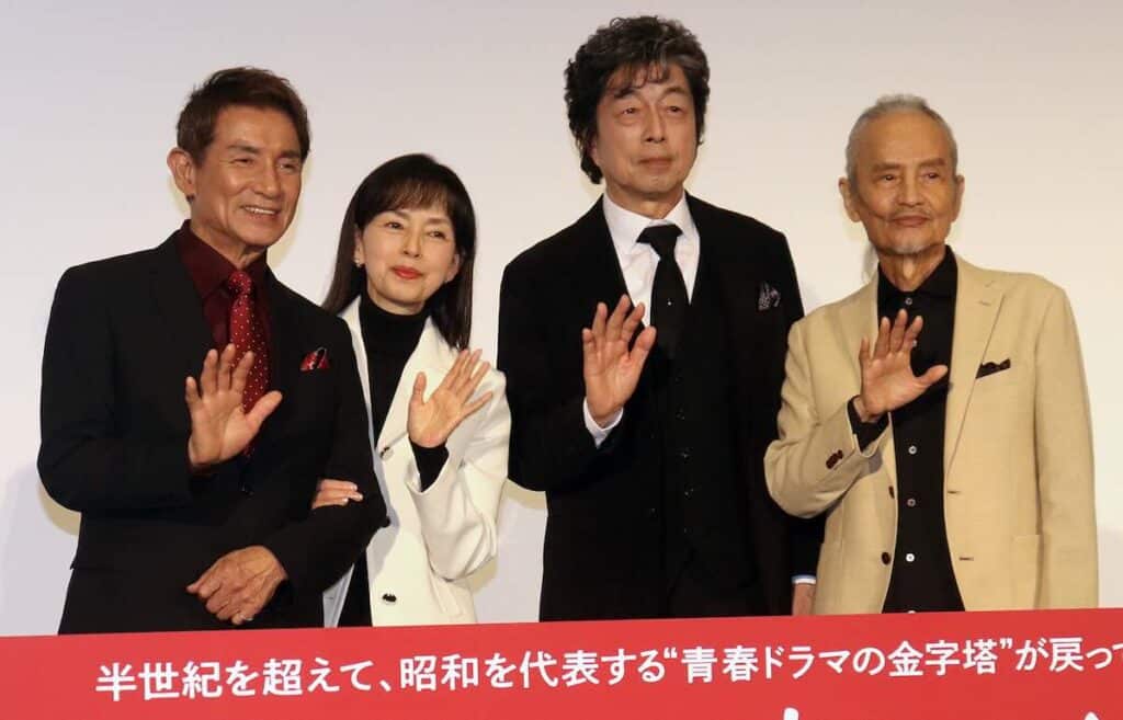 (左から)田中健、岡田奈々、中村雅俊、秋野太作