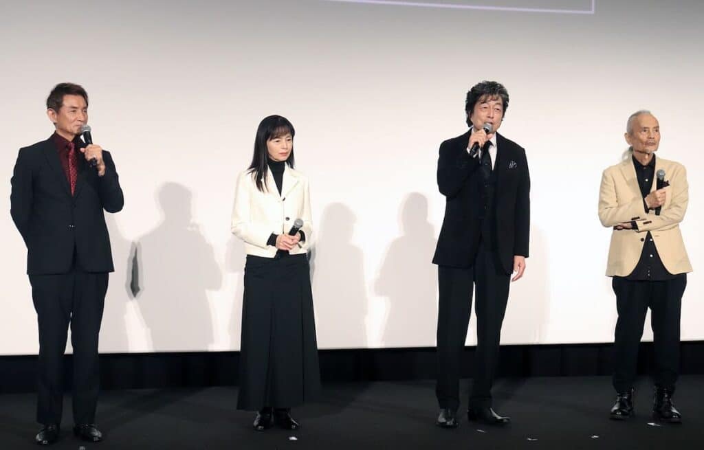(左から)田中健、岡田奈々、中村雅俊、秋野太作