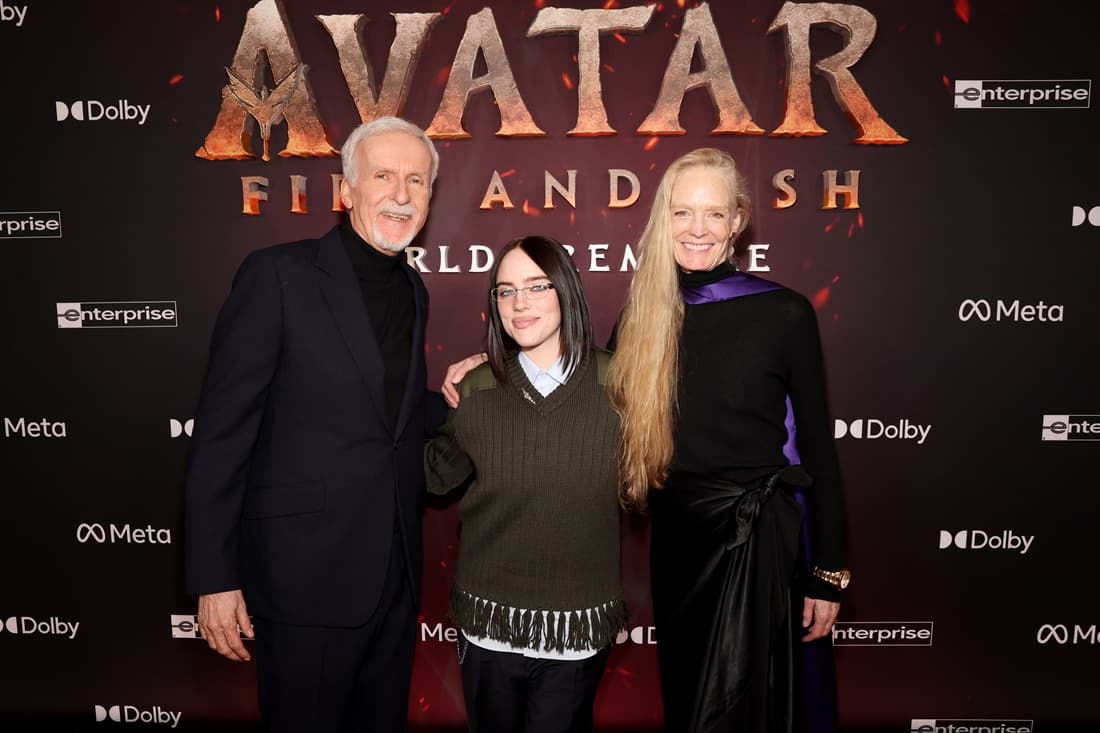ジェームズ・キャメロン監督、ビリー・アイリッシュ、スージー・エイミス=『アバター:ファイヤー・アンド・アッシュ』LAでのプレミアイベントにて=日本時間12月2日(火)(C) 2025 20th Century Studios. All Rights Reserved.