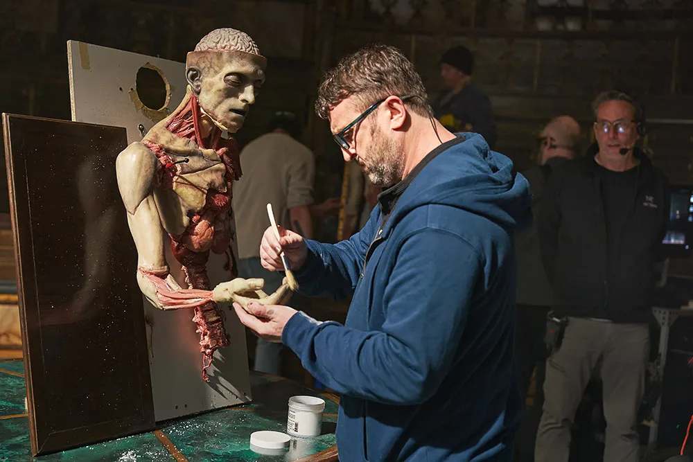 『フランケンシュタイン』の特殊メイクを担当したマイク・ヒル 写真:Ken Woroner/Netflix