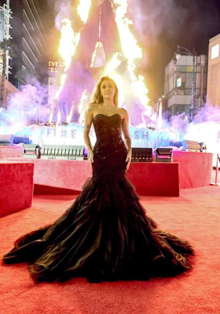 マイリー・サイラス=『アバター：ファイヤー・アンド・アッシュ』LAでのプレミアイベントにて=日本時間12月2日（火）(C)  2025 20th Century Studios. All Rights Reserved.