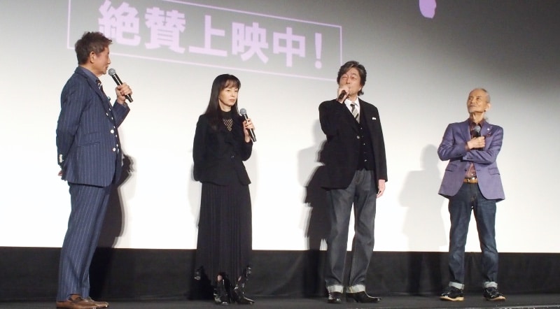 映画『五十年目の俺たちの旅』公開記念舞台挨拶 左から田中健、岡田奈々、中村雅俊、秋野太作 写真:The Hollywood Reporter Japan
