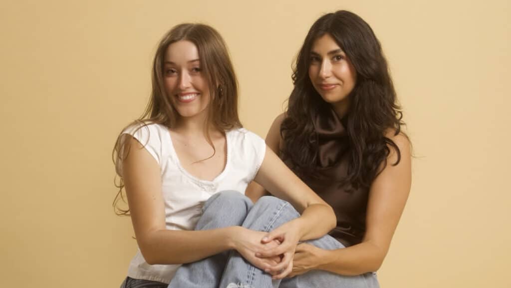 『ケデハン』脚本家、ティム・バートン版『妖怪巨大女』リメイクに参加、ハンナ・マクメチャンとダニャ・ヒメネス