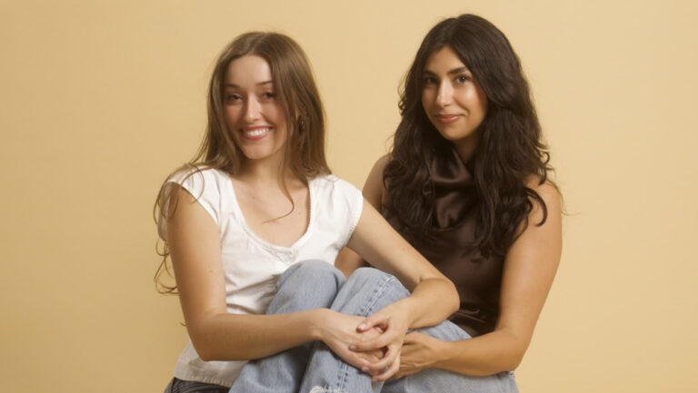 『ケデハン』脚本家、ティム・バートン版『妖怪巨大女』リメイクに参加、ハンナ・マクメチャンとダニャ・ヒメネス