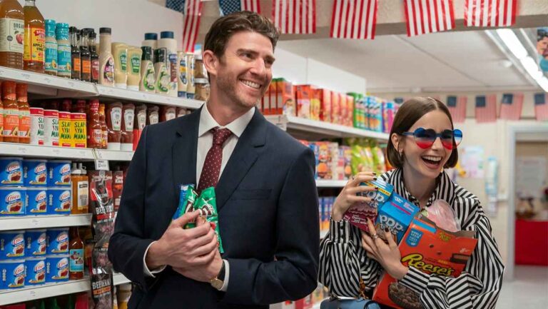 Netflix『エミリー、パリへ行く』シーズン6の配信が決定！、ブライアン・グリーンバーグとリリー・コリンズ、『エミリー、パリへ行く』シーズン5より