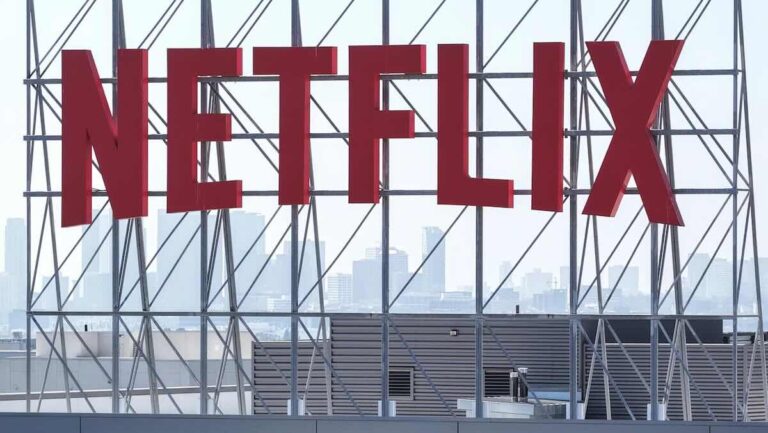 Netflixの現金提示でワーナー買収戦が新局面へ