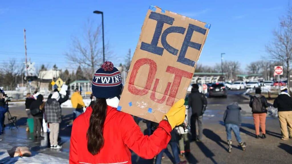 ICEに対する抗議活動「ナショナル・シャットダウン」