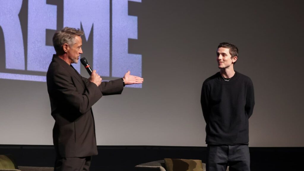 ダウニーが『マーティ・シュプリーム』のティモシー・シャラメを絶賛！、ロバート・ダウニー・Jr.とティモシー・シャラメ、『マーティ・シュプリーム 世界をつかめ』プロモーションイベントにて＝現地時間1月14日