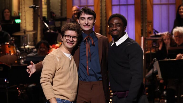 『ストレンジャー・シングス』のマイケル役フィン・ウルフハード、SNL初司会で爆笑発言連発「やっとひげが生えました！」