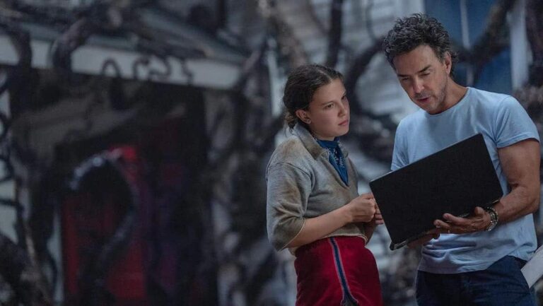 『ストレンジャー・シングス』公式ドキュメンタリー配信開始、ミリー・ボビー・ブラウンとショーン・レヴィ、『ストレンジャー・シングス 未知の世界』シーズン5撮影現場にて