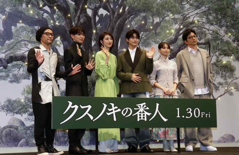 【東野圭吾作品 映画 『クスノキの番人』】（左から）伊藤智彦監督、宮世琉弥、天海祐希、高橋文哉、齋藤飛鳥、大沢たかお