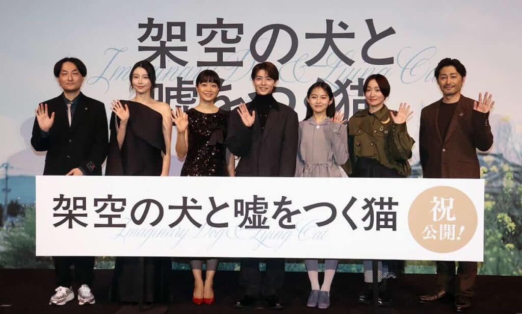 （左から）森ガキ侑大監督、向里祐香、深川麻衣、高杉真宙、伊藤万理華、安田顕、映画『架空の犬と噓をつく猫』初日舞台挨拶にて