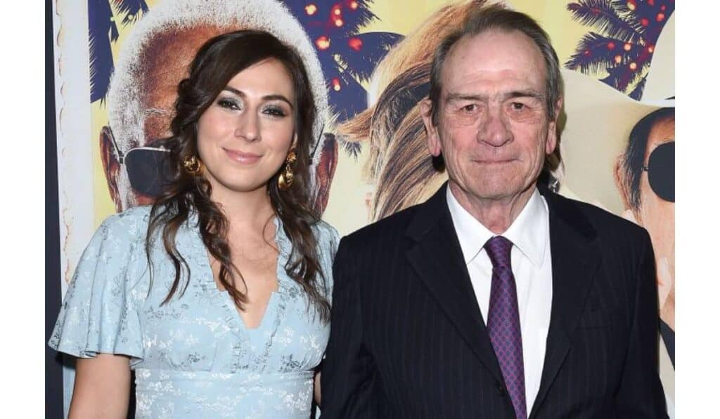 トミー・リー・ジョーンズ（右）と、娘ヴィクトリア・ジョーンズ（左）　