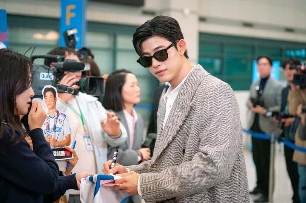 Netflixシリーズ『今日から“ニンゲン”に転身しました』独占配信中