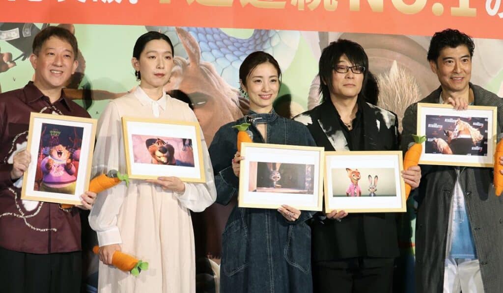 左から高橋茂雄、江口のりこ、上戸彩、森川智之、高嶋政宏