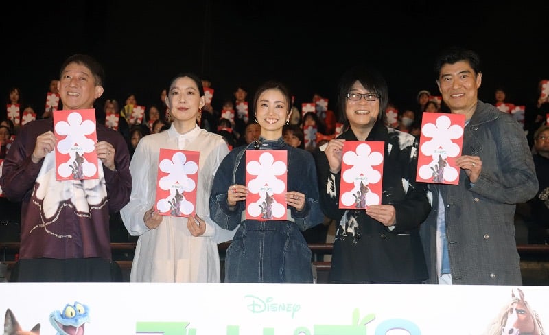 左から高橋茂雄、江口のりこ、上戸彩、森川智之、高嶋政宏　写真：The Hollywood Reporter Japan
