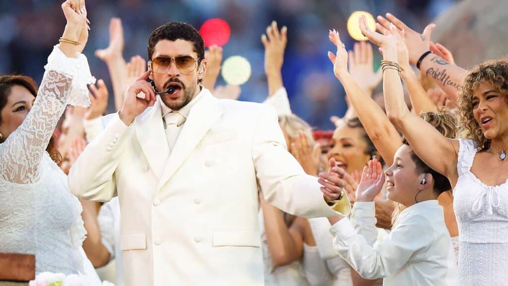 スーパーボウル2026のハーフタイムショーでパフォーマンスするバッド・バニー