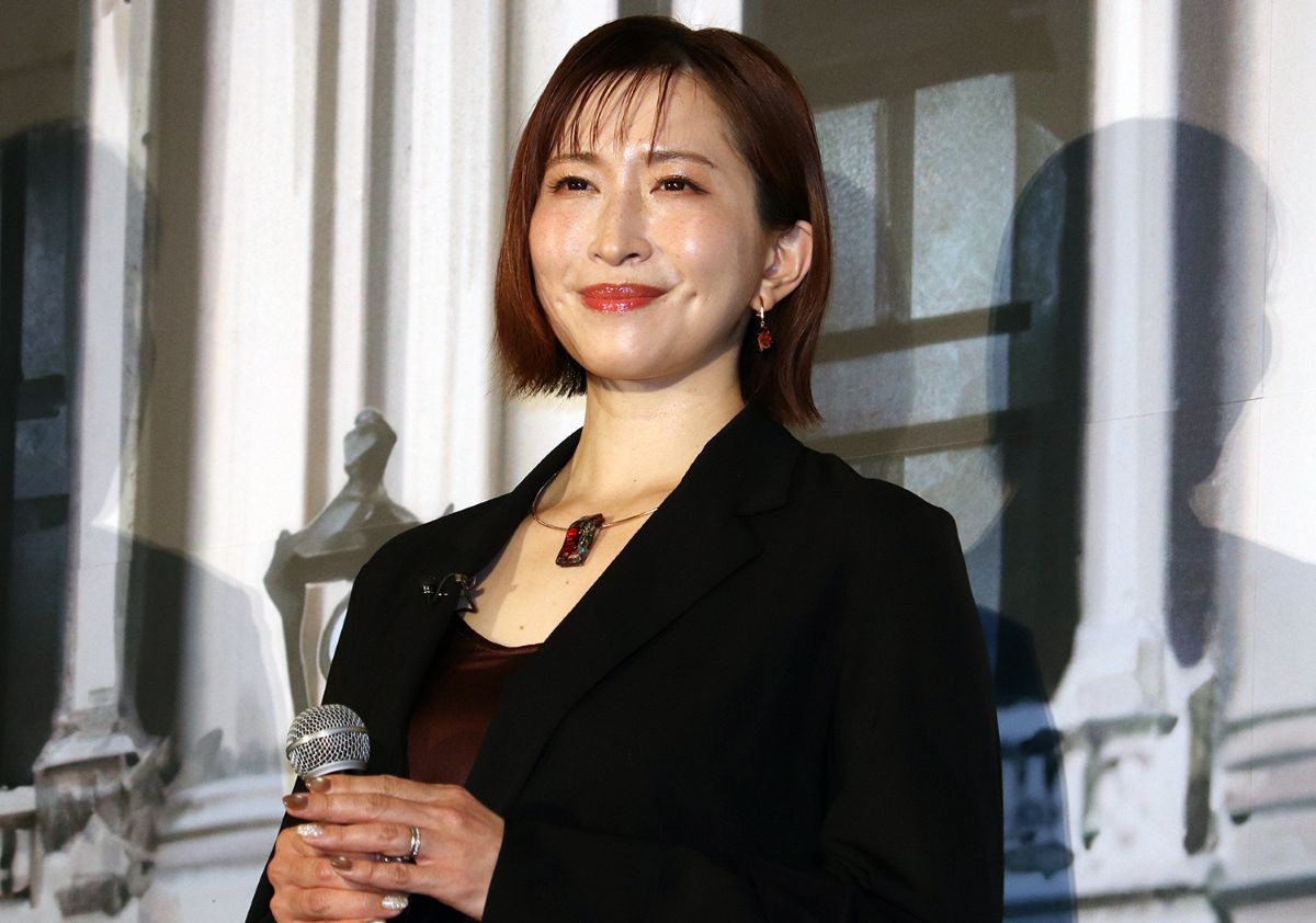 『パリに咲くエトワール』完成披露に登壇した名塚佳織