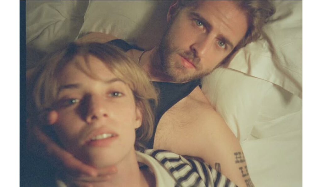 バレンタインデーに結婚したマヤ・ホークと、クリスチャン・リー・ハトソン