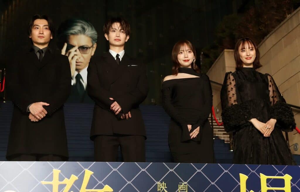 (左から)金子大地、綱啓永、齊藤京子、大友花恋