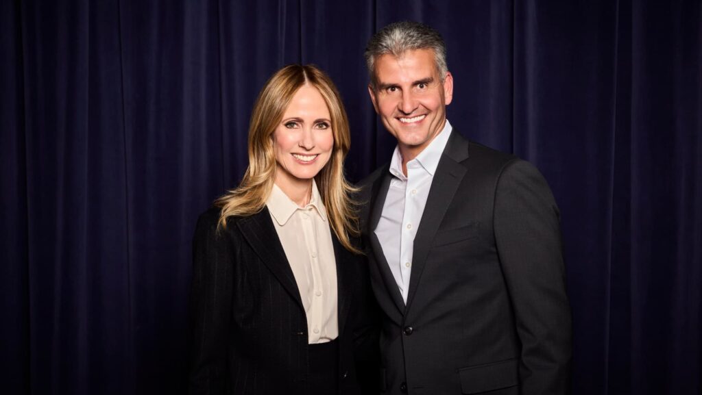 ダナ・ウォルデン、ジョシュ・ダマロ