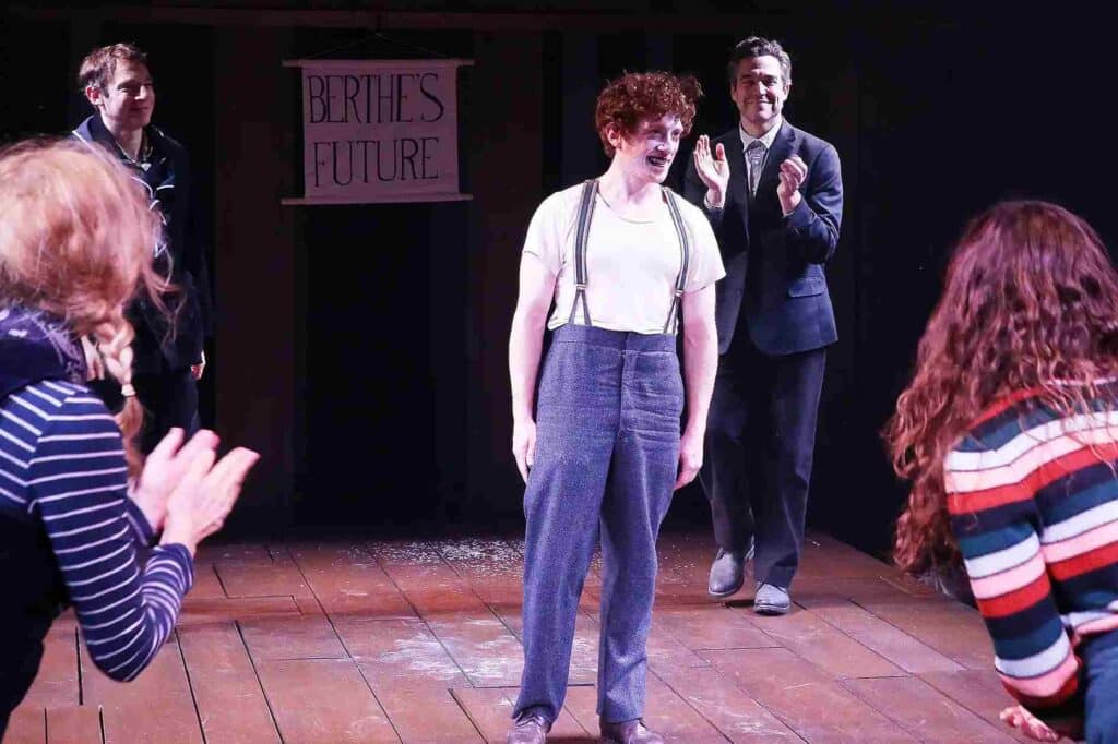 イーサン・スレイター、舞台『Marcel on the Train(原題)』より