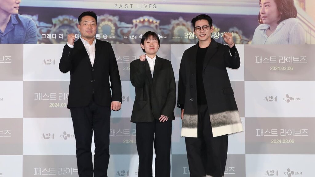 (左から)CJ ENMのグローバル映画部門責任者ジェリー・コー、『パスト ライブス/再会』のセリーヌ・ソン監督、キャストのユ・テオ=2024年