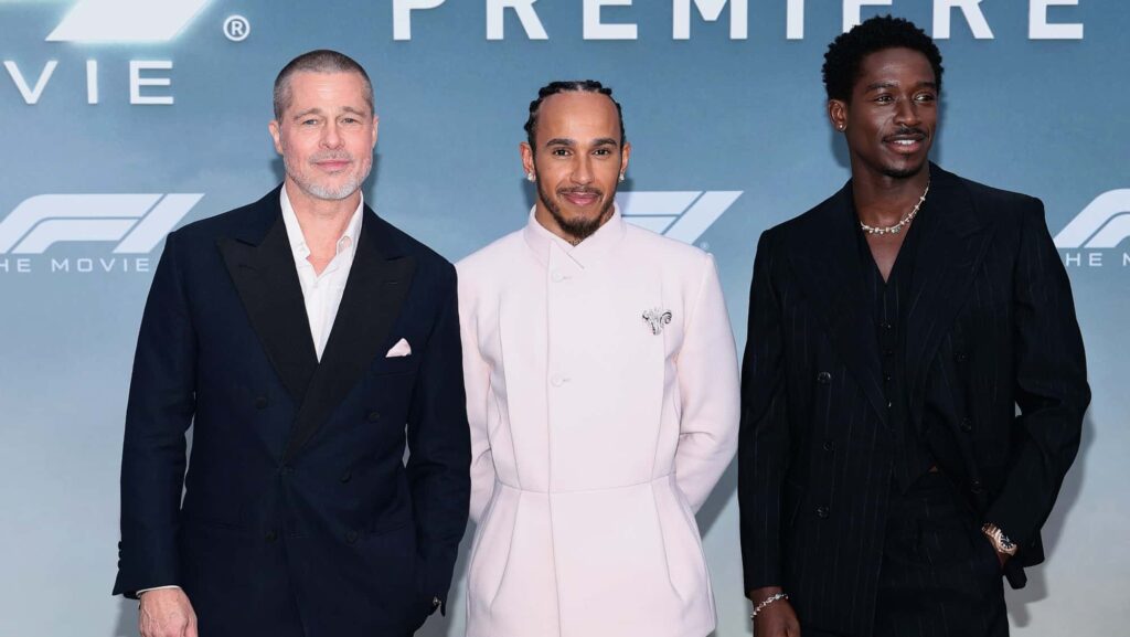 (左から)ブラッド・ピット、ルイス・ハミルトン、ダムソン・イドリス