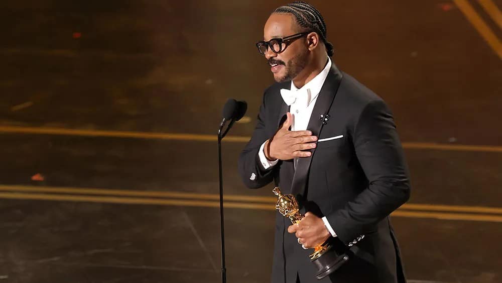 ライアン・クーグラー、『罪人たち』の脚本で初受賞、ライアン・クーグラー、第98回アカデミー賞授賞式にて＝現地時間2026年3月15日