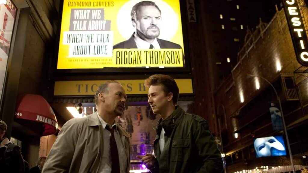 『バードマン あるいは(無知がもたらす予期せぬ奇跡)』より