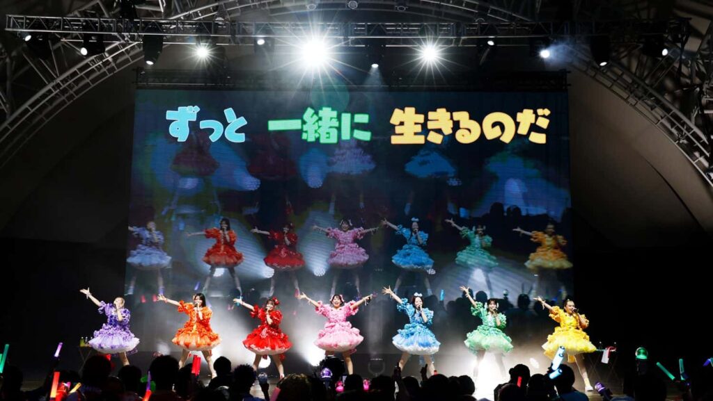 「ASOBIEXPO HAWAII 2026」でパフォーマンスを披露したFRUITS ZIPPER 写真:Hisashi Uchida, Taku Miyazawa