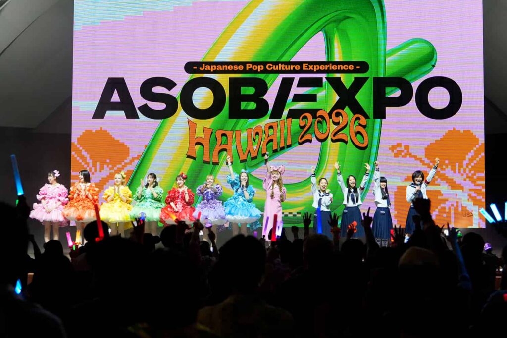 (左から)「ASOBIEXPO HAWAII 2026」に集結したFRUITS ZIPPER、きゃりーぱみゅぱみゅ、新しい学校のリーダーズ