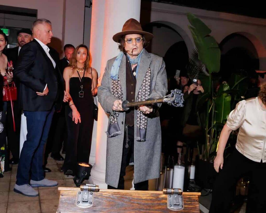 ジョニー・デップのラム酒ブランド「スリー・ハーツ・ラム」のローンチイベントにて