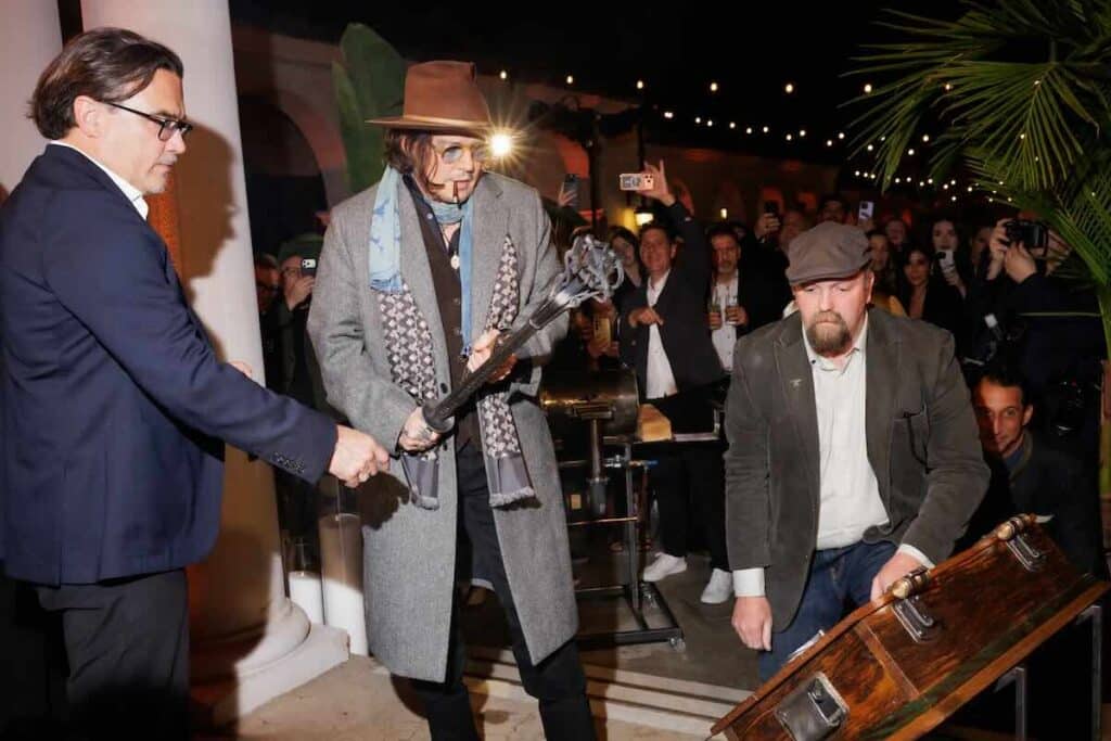 ジョニー・デップのラム酒ブランド「スリー・ハーツ・ラム」のローンチイベントにて