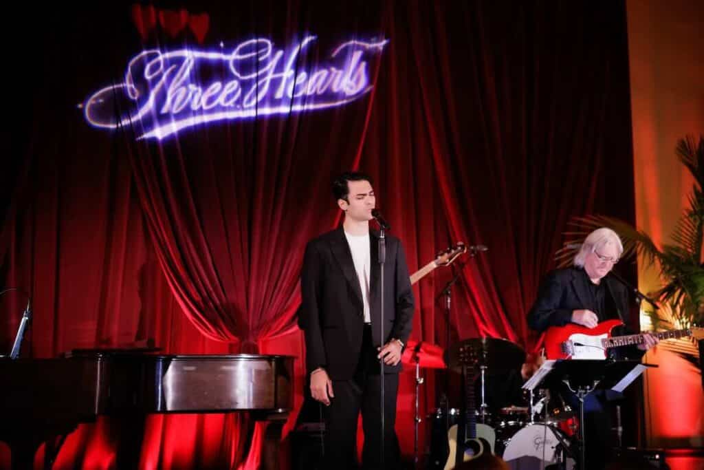 ジョニー・デップのラム酒ブランド「スリー・ハーツ・ラム」のローンチイベントにて