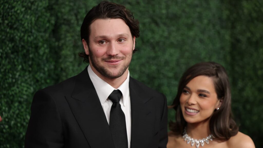 ジョシュ・アレン&ヘイリー・スタインフェルド 写真:Michael Loccisano/Getty Images